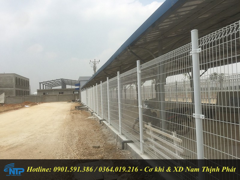 Lưới hàng rào nhà máy điện mặt trời