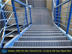 Bậc cầu thang grating